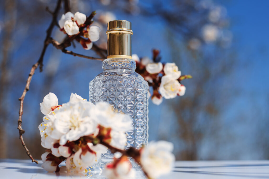 perfume for weather- seasonal perfume for spring - عطور موسمية - تأثير الجو على العطر في دار أروما ويف 